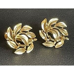 Vintage NAPIER Leaf Earrings Screw Back Clip Ons Gold Tone Retro Jewelry